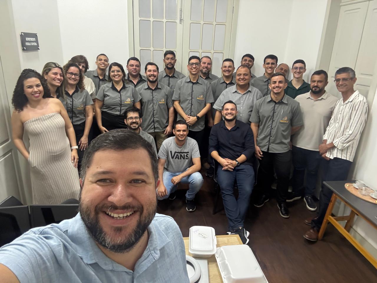 Equipe da Sudeste Contadores Associados reunida no escritório